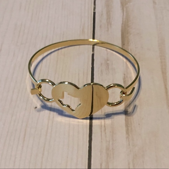 Fashion Jewelry Heart Texas Bracelet - Picture 2 of 7